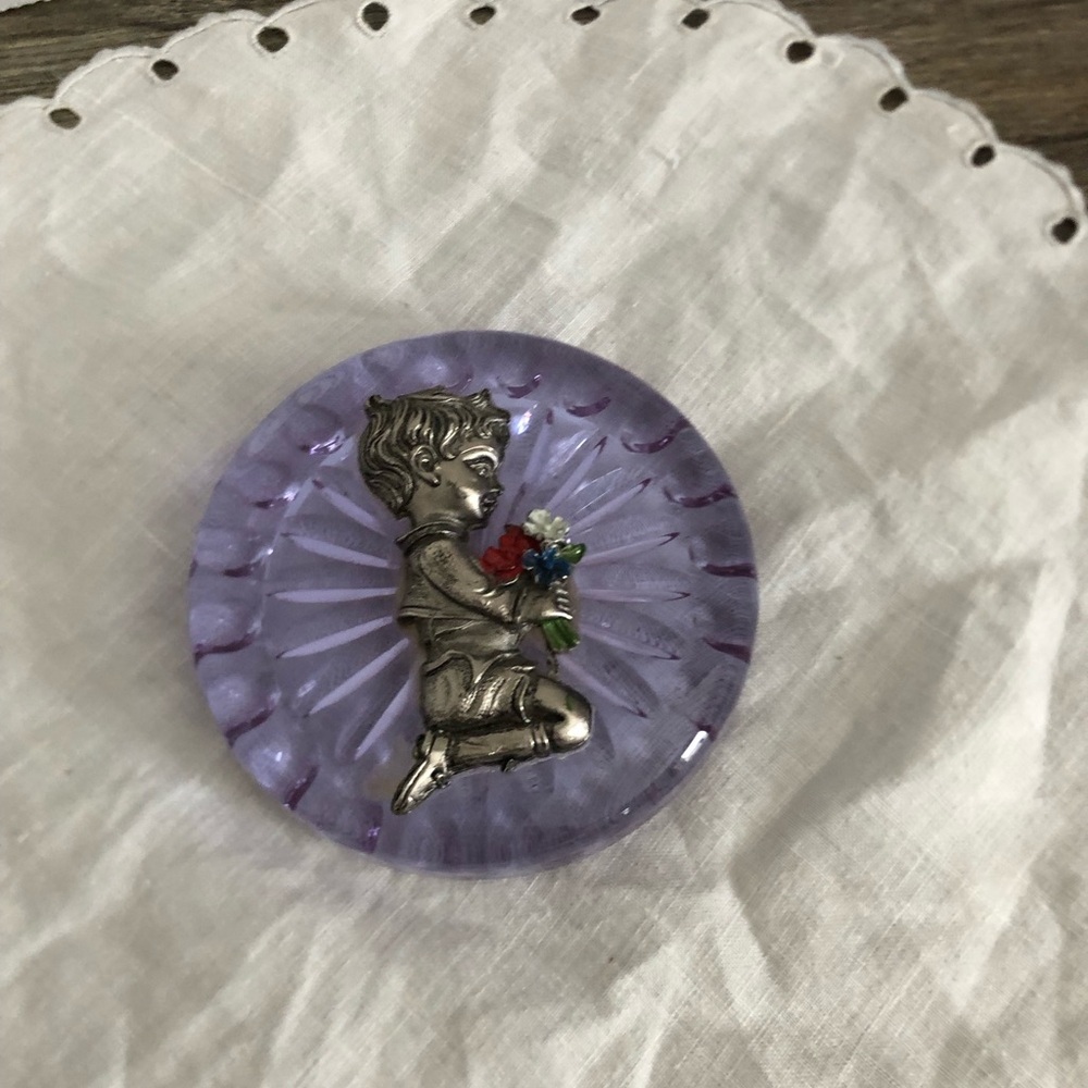Vtg Italian Pewter Kneeling Boy with Flowers Alexandrite Paperweight